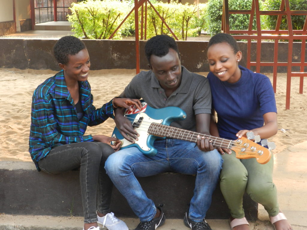 Young-people-learning-playing-a-guitar
